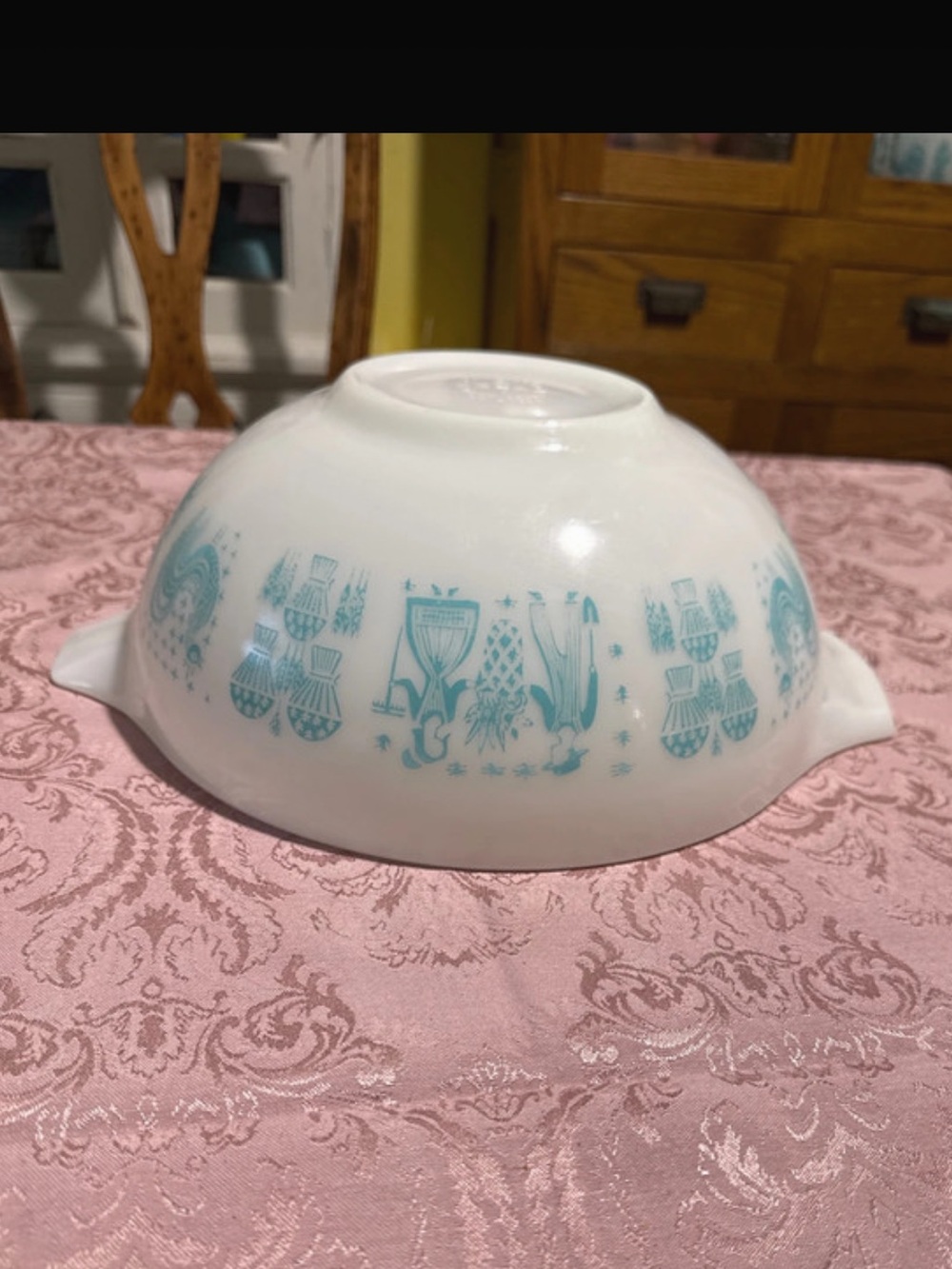 Rare Amish butterprint Cinderella Pyrex white 4qt 444